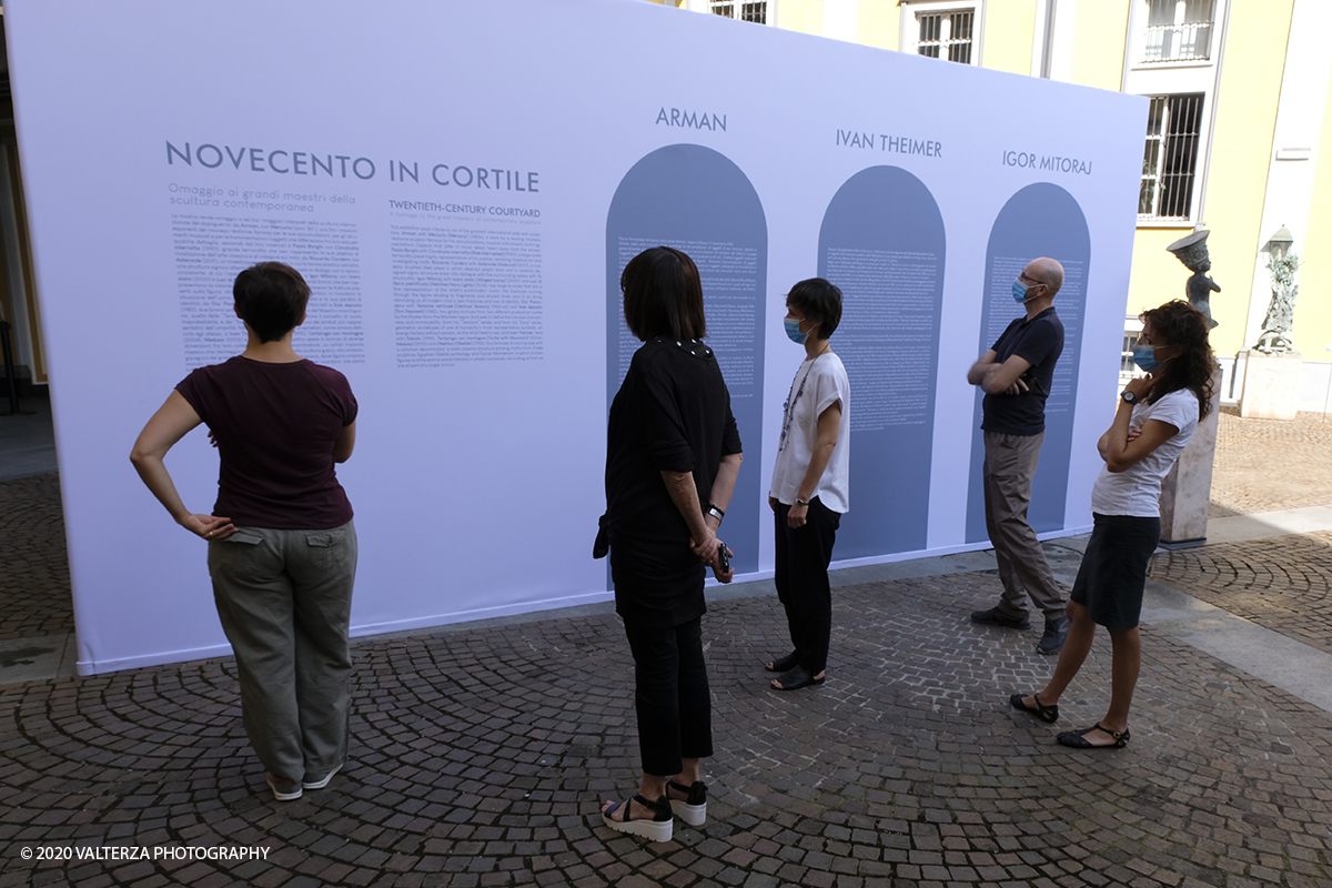 _DSF1490.jpg - 08/07/2020. Torino. Omaggio ai grandi maestri della scultura contemporanea. Museo Accorsi Ometto. Nella foto visita alla mostra