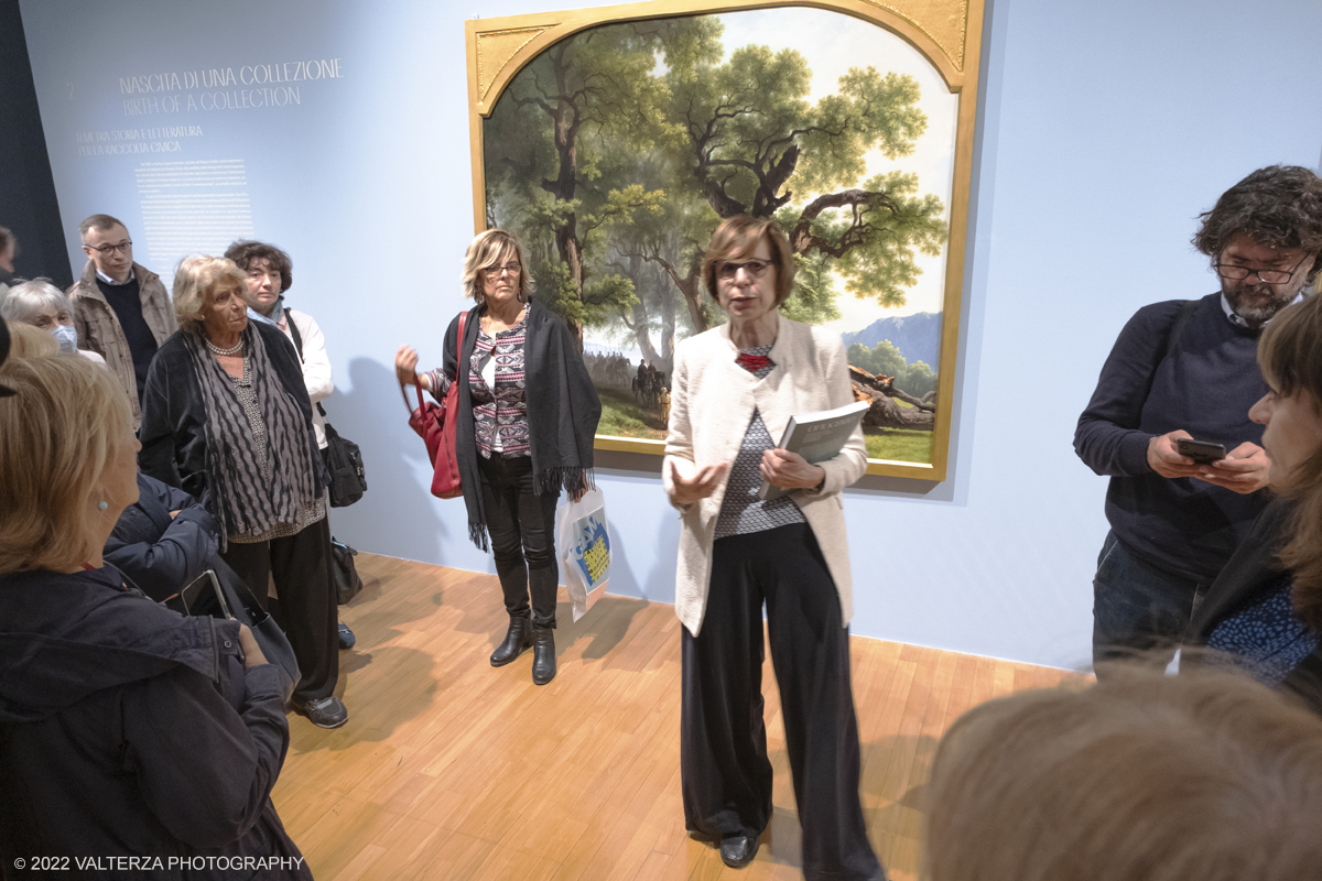 DSCF3360.jpg - 06/10/2022. Torino. Mostra delle Collezioni GAM dall'unitÃ  d'Italia all'alba del Novecento. Nella foto Virgiania Bertone, curatrice della mostra con Riccardo Passoni durante la visita guidata.