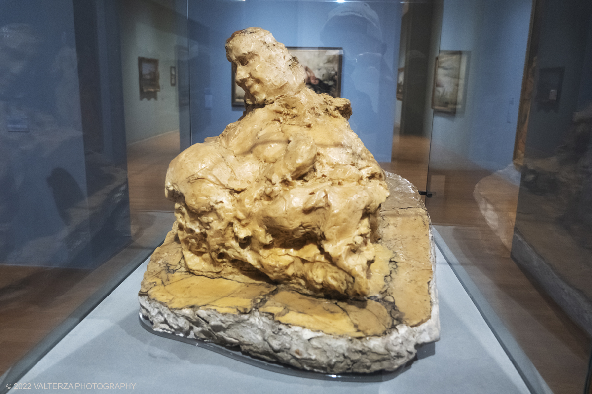DSCF3441.jpg - 06/10/2022. Torino. Mostra delle Collezioni GAM dall'unitÃ  d'Italia all'alba del Novecento. Nella foto opera di Medardo Rosso Bimbo al seno 1898/1901