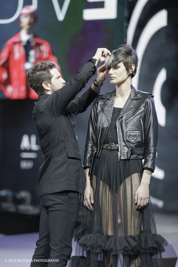 _X9B7773.jpg - 17/11/2019. Torino. Gli On Hair Show nascono dieci anni fa dallâ€™esperienza nel settore di Cosmoprof Worldwide Bologna. Oggi rappresentano l'unico evento italiano interamente dedicato agli hairstylist. Nella foto lo Show di Leonardo Rizzo e ed il team Akademia per Alter Ego Italy