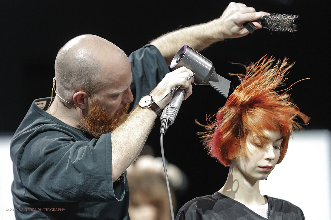 _X9B8384.jpg - 17/11/2019. Torino. Gli On Hair Show nascono dieci anni fa dallâ€™esperienza nel settore di Cosmoprof Worldwide Bologna. Oggi rappresentano l'unico evento italiano interamente dedicato agli hairstylist. Nella foto  Toni&Guy presenta Essensuals Collection 2020