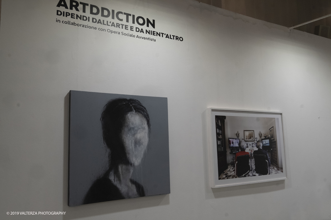 _DSF9728.jpg - 30/10/2019. Torino.  questâ€™anno la quarta fiera dâ€™arte contemporanea ha lanciato la call for artists â€œMultiversityâ€œ: stavolta lâ€™invito per gli artisti Ã¨ stato quello di interpretare la pluralitÃ  di mondi (immaginari o reali) e la moltiplicazione dei punti di vista attraverso il linguaggio dellâ€™Arte.Nella foto: immagini da un progetto basato sulla analisi della dipendenza.
