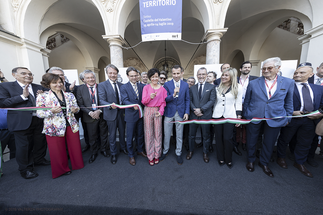 _G3I0553.jpg - 19/06/2019. Torino, apertura al Parco del Valentino dell'edizione record del Motor Show con la partecipazione di 54 brand e numerosi eventi dedicati al mondo dell'auto nell'arco di 5 giorni. Nella foto l'assessore all'innovazione del comune di Torino Paola Pisano, taglia in nastro inaugurale del "Parco Valentino Motor Show" affiancata dall' ing Andrea Levy creatore dell'evento ed attorniata da numerosi esponenti dell'imprenditoria torinese e di varie associazioni dell'auto.