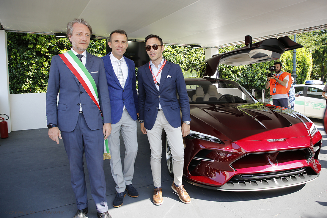 _X9B6978.jpg - 19/06/2019. Torino, apertura al Parco del Valentino dell'edizione record del Motor Show con la partecipazione di 54 brand e numerosi eventi dedicati al mondo dell'auto nell'arco di 5 giorni. Nella foto visita delle autoritÃ  allo Stand della Itadesign che espone il modello DaVinci