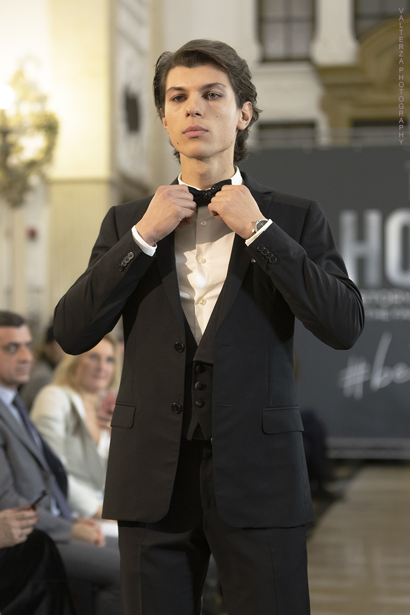 _G3I5310.jpg - 23/11/2019. Torino. Una serata all'insegna dell'eleganza e dello Stile per premiare i migliori stilisti. Nella foto una creazione Sartoria Robu â€” with HOAS at Palazzo della Luce.