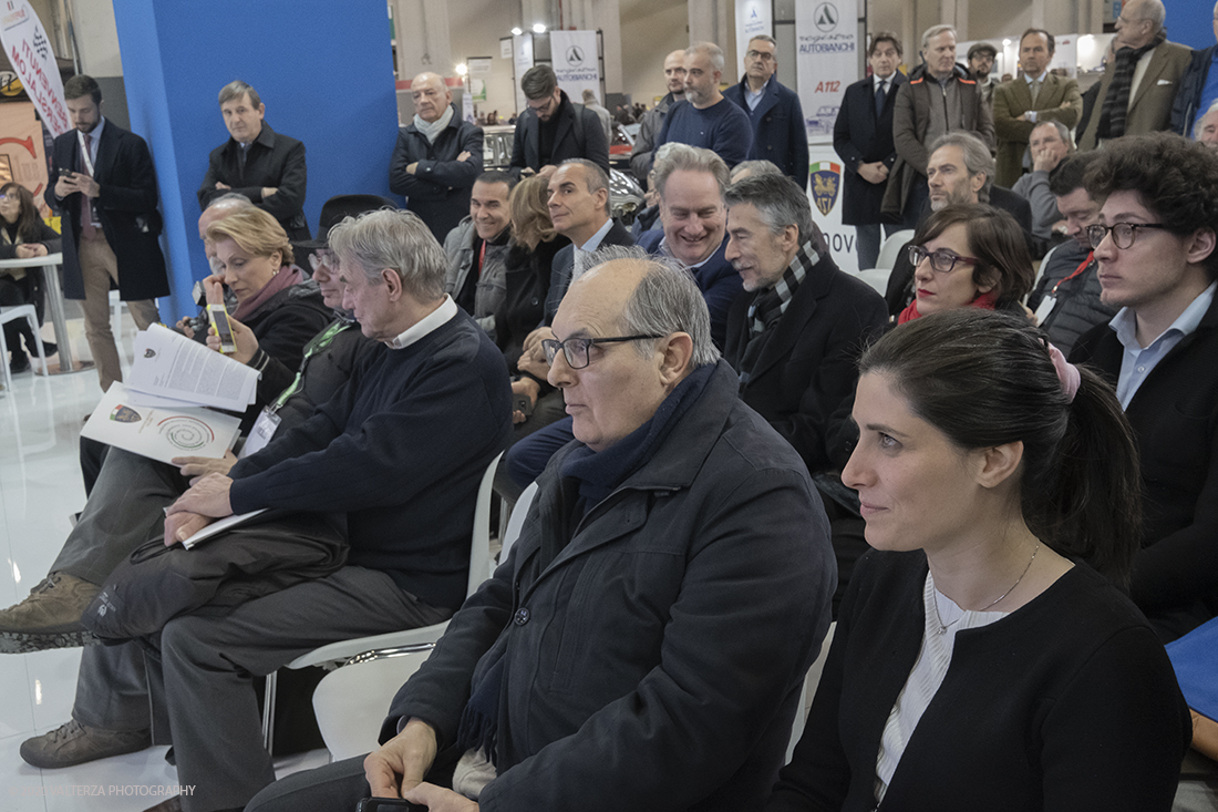 _DSF2015.jpg - 30/01/2020. Torino.  Lingotto Fiere. Automotoclub Storico Italiano e Pininfarina organizzano il â€œConcorso dâ€™Eleganza CittÃ  di Torinoâ€�, evento in programma sabato 30 maggio nella prestigiosa cornice di Piazza San Carlo. Nella foto i presenti alla manifestazione con la Sindaca Chiara Appendino in pp.