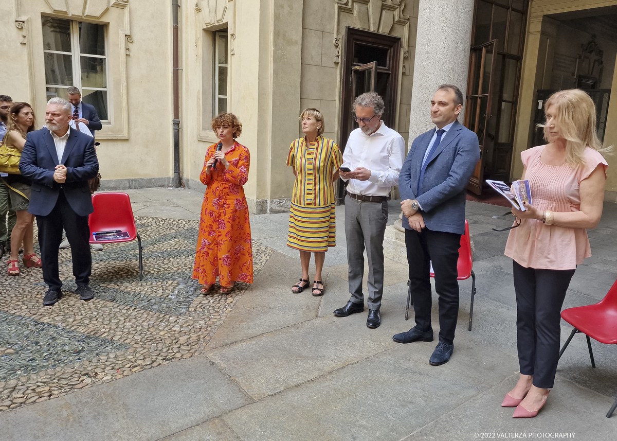 20220615_112802.jpg - 15/06/2022. Torino. Nel cortile d'onore di Palazzo Civico, si Ã¨ svolta la conferenza stampa di presentazione del programma dei festeggiamenti di San Giovanni. Nella foto in chiusura di conferenza il momento delle domande e risposte alla stampa presente in conferenza