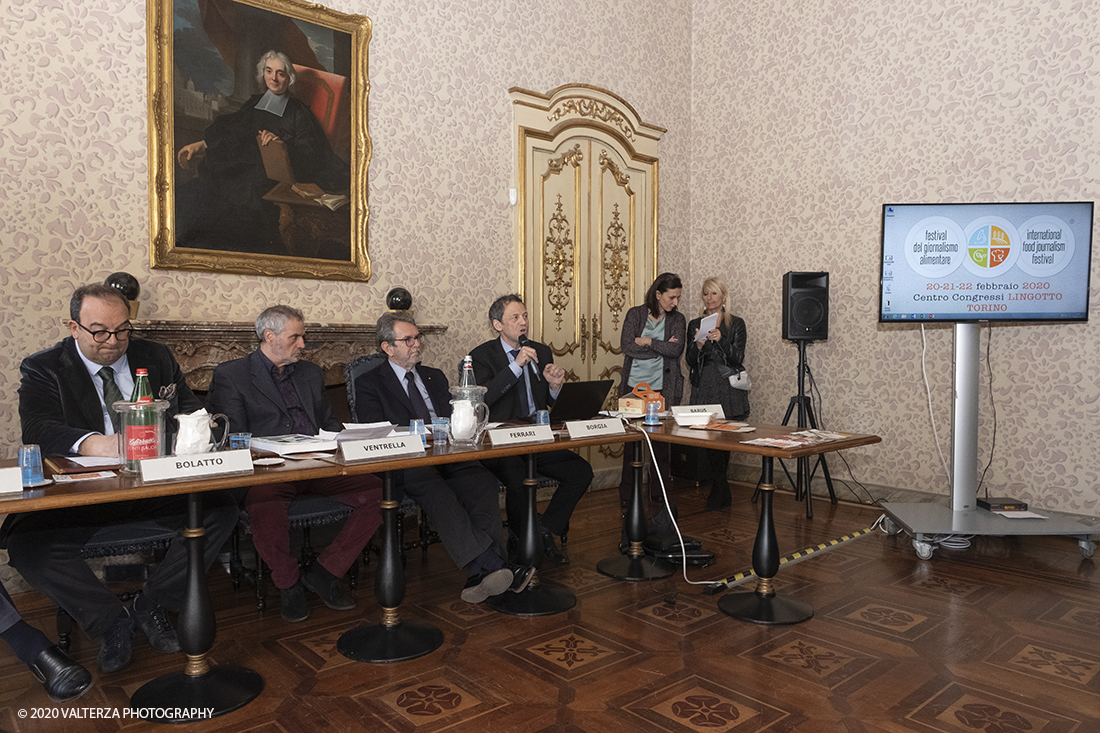 _DSF4775.jpg - 05/02/2020. Torino. Dal 20 al 22 febbraio torna il Festival del Giornalismo Alimentare appuntamento di riferimento per la discussione sul rapporto fra ilmondo del giornalismo e quello del cibo, giuntoalla V edizione. Rispetto agli scorsi anni, nel 2020 ilFestival si allunga portando a tre le giornate di lavoro â€“ oltre a giovedÃ¬ e venerdÃ¬ sono in programma panel anche il sabato mattina. Nella foto un momento della presentazione del Festival