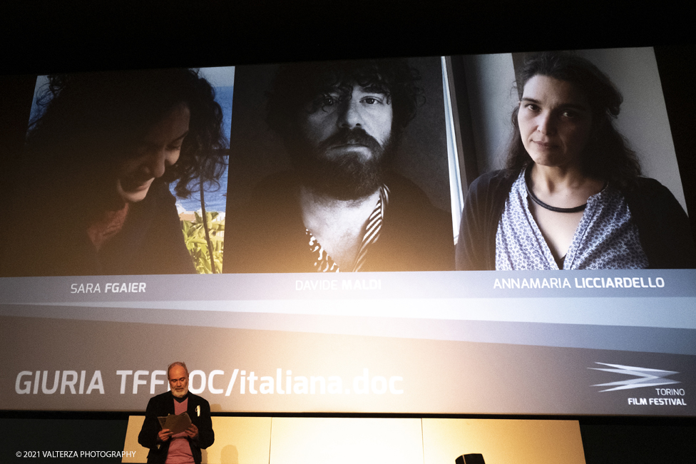 _DSF9196.jpg - 09/11/2021. Torrino. Il  Tff Ã¨ diventato uno dei piÃ¹ importanti festival di cinema indipendente in Italia, esso Ã¨ un  mix di cinema dâ€™autore, cinema di genere e cinema impegnato con molte anteprime e restauri di film cult che hanno fatto la storia e retrospettive. Nella foto  Davide Oberto curatore del Tff presenta alcune deelle giurie del concorso