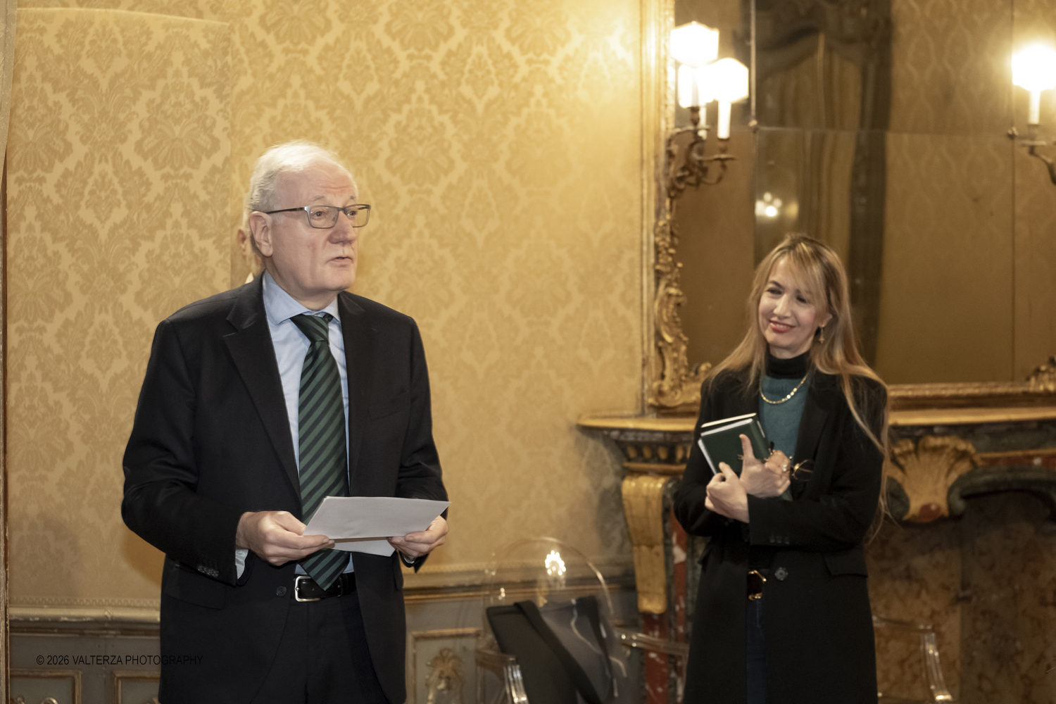 DSCF0026.jpg - 23/02/2025. Torino. Presentazione del libro MI PIACE ANNUSARE LA LANA scritto da Roberto Veronesi ed edito da Paola Caramella Editrice al Circolo della Stampa. Nella foto Ezio Ercole Vicepresidente dell'ordine dei giornalisi dÃ  il benvuto ai presenti