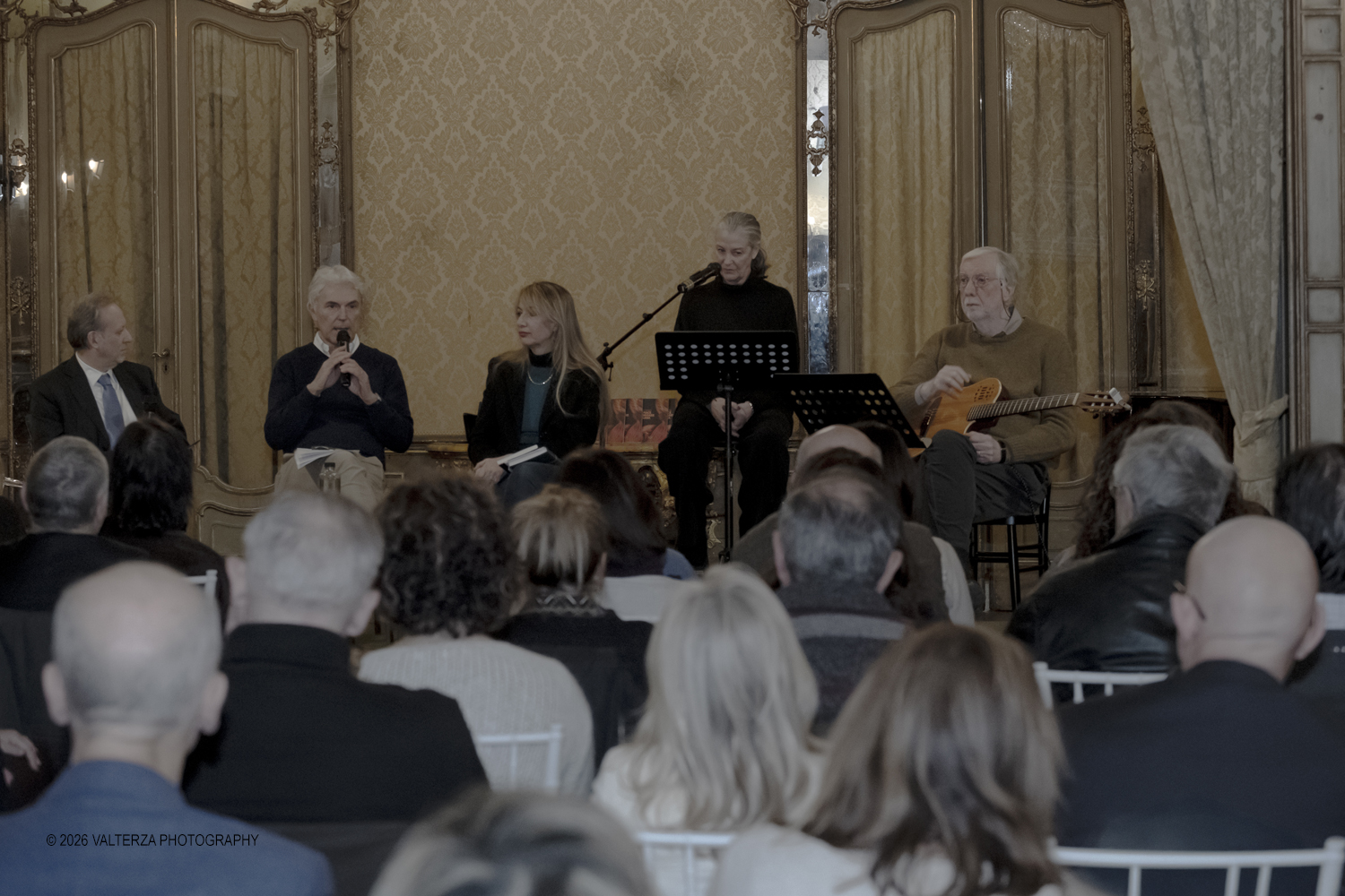 DSCF0105.jpg - 23/02/2025. Torino. Presentazione del libro MI PIACE ANNUSARE LA LANA scritto da Roberto Veronesi ed edito da Paola Caramella Editrice al Circolo della Stampa. Nella foto un momento dell'evento