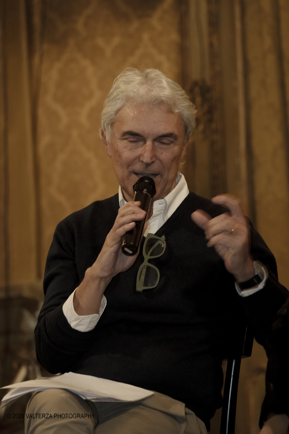DSCF0162.jpg - 23/02/2025. Torino. Presentazione del libro MI PIACE ANNUSARE LA LANA scritto da Roberto Veronesi ed edito da Paola Caramella Editrice al Circolo della Stampa. Nella foto Roberto Veronesi autore