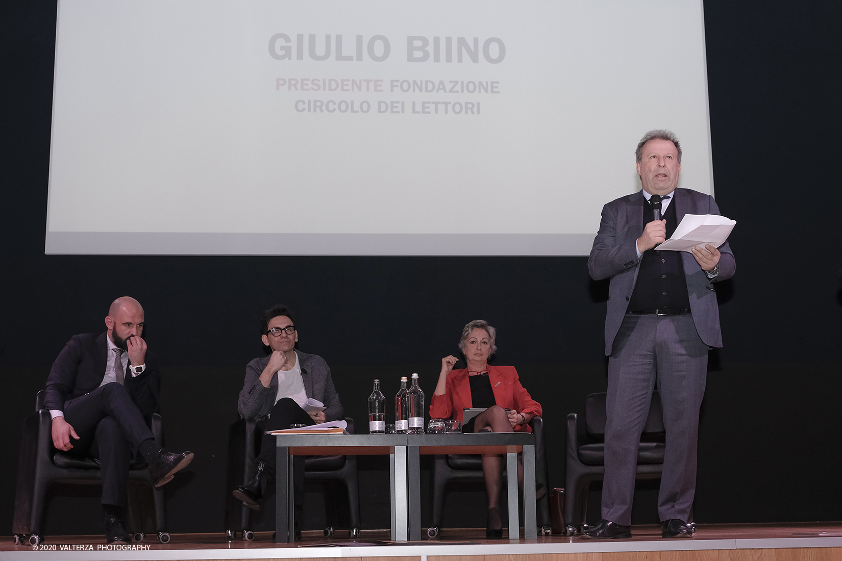 _DSF5722.jpg - 18/02/2020. Torino. Cinque giorni di dialogo intorno ai libri e alla lettura, per immaginare il futuro dellâ€™umanitÃ  e del mondo con oltre 2.000 tra scrittori, filosofi, scienziati, artisti, economisti e pensatori contemporanei. Nella foto l'intervento di Giulio Biino, presidente della Fondazione Circolo dei lettori