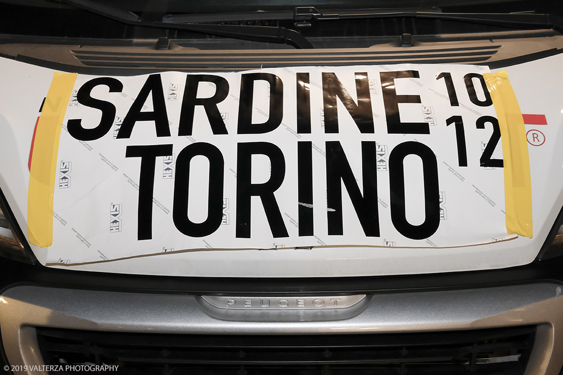 _DSF8416.jpg - 10/12/2019. Torino. Il movimento delle sardine manifesta in piazza Castello a Torino. Nella foto il furgone  in prestito che ha fatto da palco dell'evento.