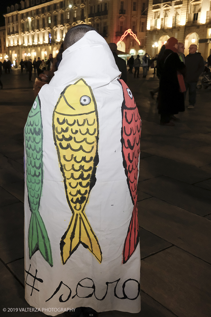 _DSF8420.jpg - 10/12/2019. Torino. Il movimento delle sardine manifesta in piazza Castello a Torino. Nella foto partecipanti alla manifestazione.