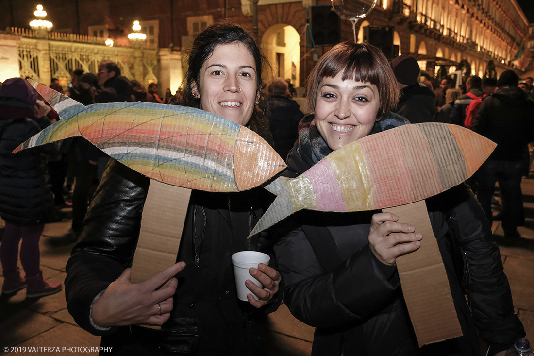 _DSF8448.jpg - 10/12/2019. Torino. Il movimento delle sardine manifesta in piazza Castello a Torino. Nella foto partecipanti alla manifestazione.