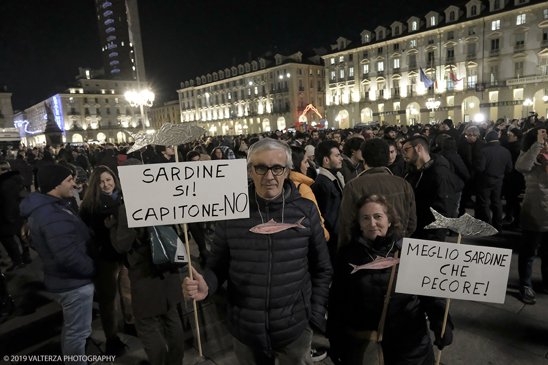 _DSF8505.jpg - 10/12/2019. Torino. Il movimento delle sardine manifesta in piazza Castello a Torino. Nella foto un momento della manifestazione