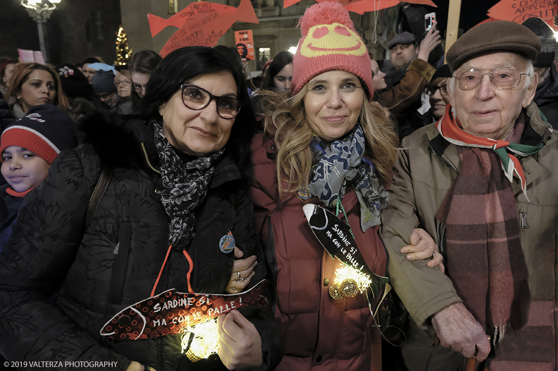 _DSF8719.jpg - 10/12/2019. Torino. Il movimento delle sardine manifesta in piazza Castello a Torino. Nella foto un momento della manifestazione