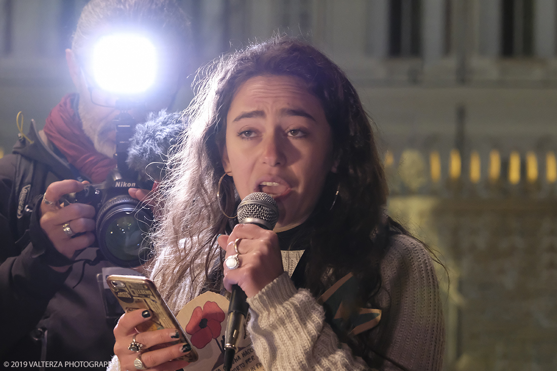 _DSF8886.jpg - 10/12/2019. Torino. Il movimento delle sardine manifesta in piazza Castello a Torino. Nella foto l'intervento di Sonia universitaria  di 19 anni ed attivissima sardina.