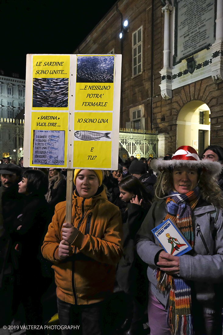 _DSF8892.jpg - 10/12/2019. Torino. Il movimento delle sardine manifesta in piazza Castello a Torino. Nella foto un momento della manifestazione