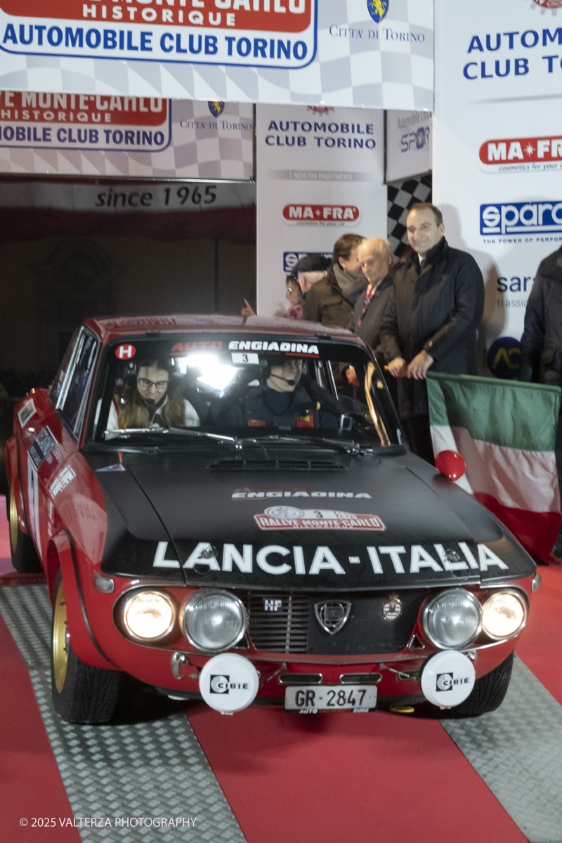 DSCF0355.jpg - Turin, Italy. December 31, 2025.Classic Cars  for the Rallye Monte-Carlo Historique 2025 race starting in Turin. Departure of the car N. 3 Enz Claudio/Seeberger Cristina