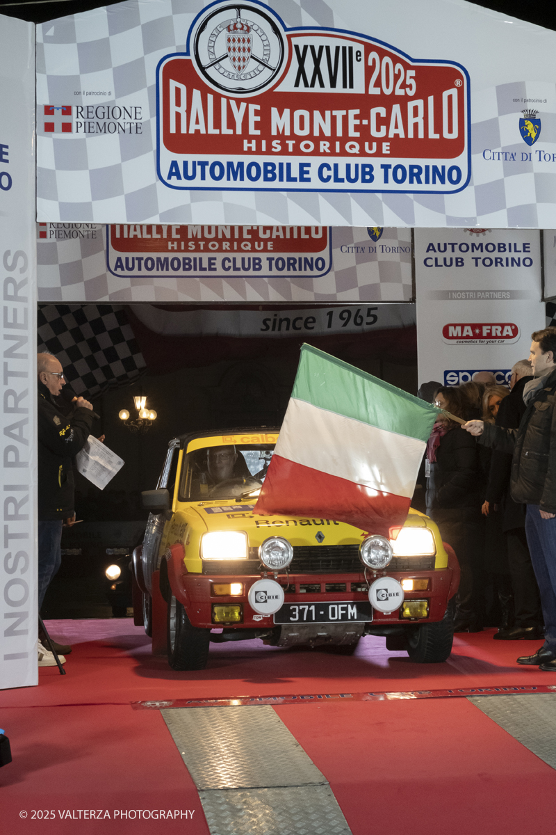 DSCF0576.jpg - Turin, Italy. December 31, 2025.Classic Cars  for the Rallye Monte-Carlo Historique 2025 race starting in Turin. Departure of the car N. 8 Baty Clive/Scott Peter