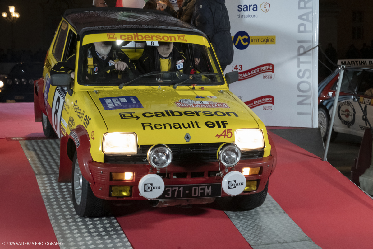 DSCF0597.jpg - Turin, Italy. December 31, 2025.Classic Cars  for the Rallye Monte-Carlo Historique 2025 race starting in Turin. Departure of the car N. 8 Baty Clive/Scott Peter