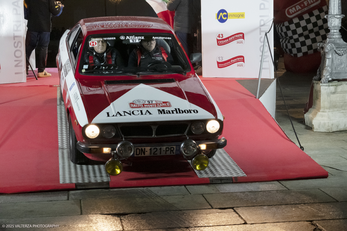 DSCF1018.jpg - Turin, Italy. December 31, 2025.Classic Cars  for the Rallye Monte-Carlo Historique 2025 race starting in Turin. Departure of the car N. 97