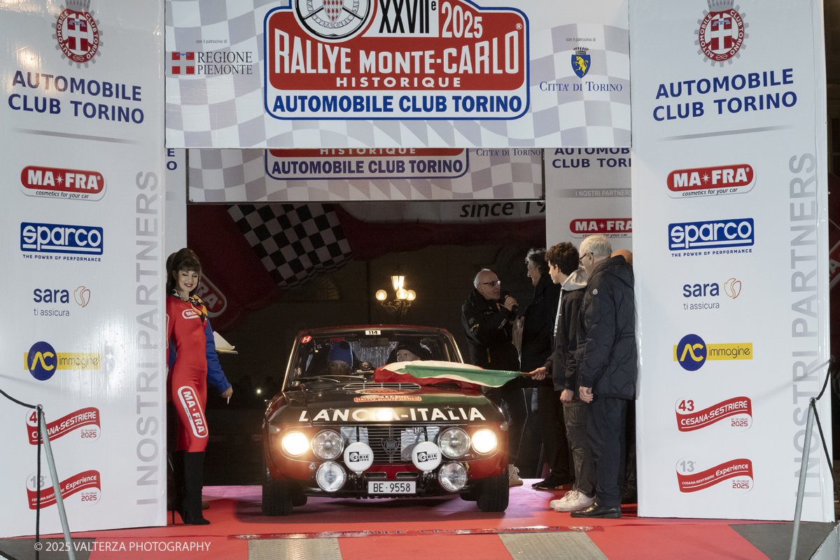 DSCF1139.jpg - Turin, Italy. December 31, 2025.Classic Cars  for the Rallye Monte-Carlo Historique 2025 race starting in Turin. Departure of the car N. 114 Lungibuhl Hans/ Lungibuhl Fabienne
