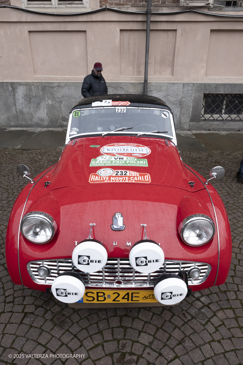 _DSF5011.jpg - Turin, Italy. December 31, 2025.Classic Cars line up for the Rallye Monte-Carlo Historique 2025 race starting in Turin.  Pilot/Co-pilot Kowalik Michal/Balicki Bartoz , car Triumph TR3A 1960
