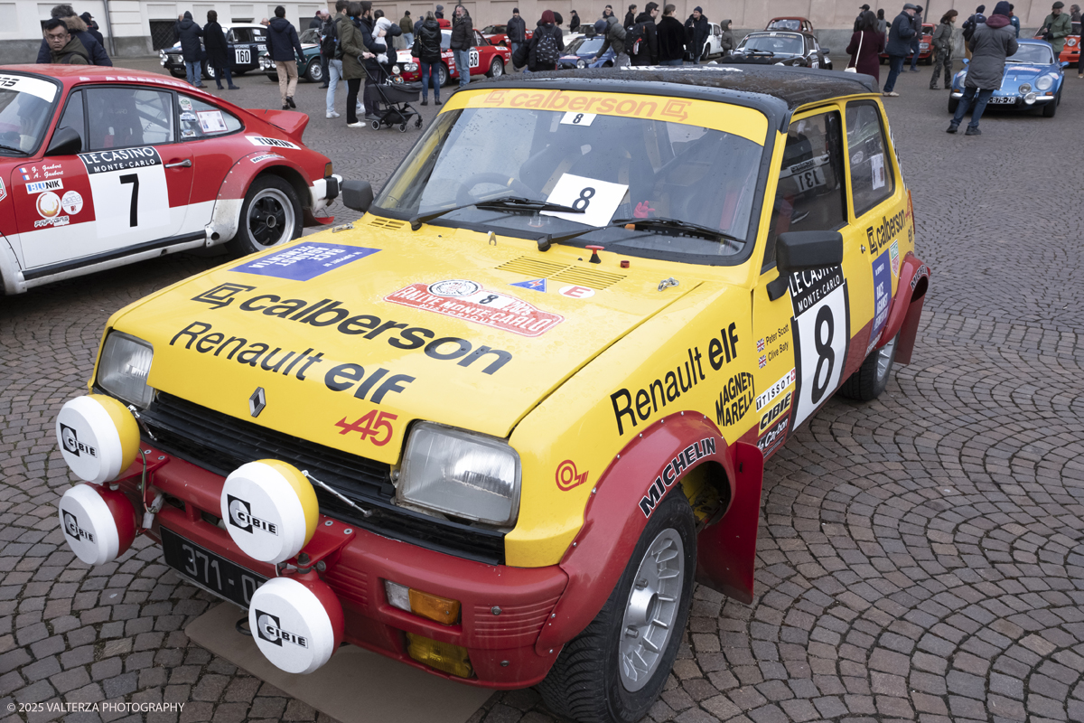_DSF5141.jpg - Turin, Italy. December 31, 2025.Classic Cars line up for the Rallye Monte-Carlo Historique 2025 race starting in Turin. Pilot/Co-pilot Baty Clive/ Scott Peter, car Renault 5 Alpine 1978