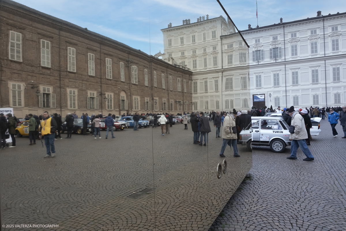 _DSF5153.jpg - Turin, Italy. December 31, 2025.Classic Cars line up for the Rallye Monte-Carlo Historique 2025 ,race starting in Turin