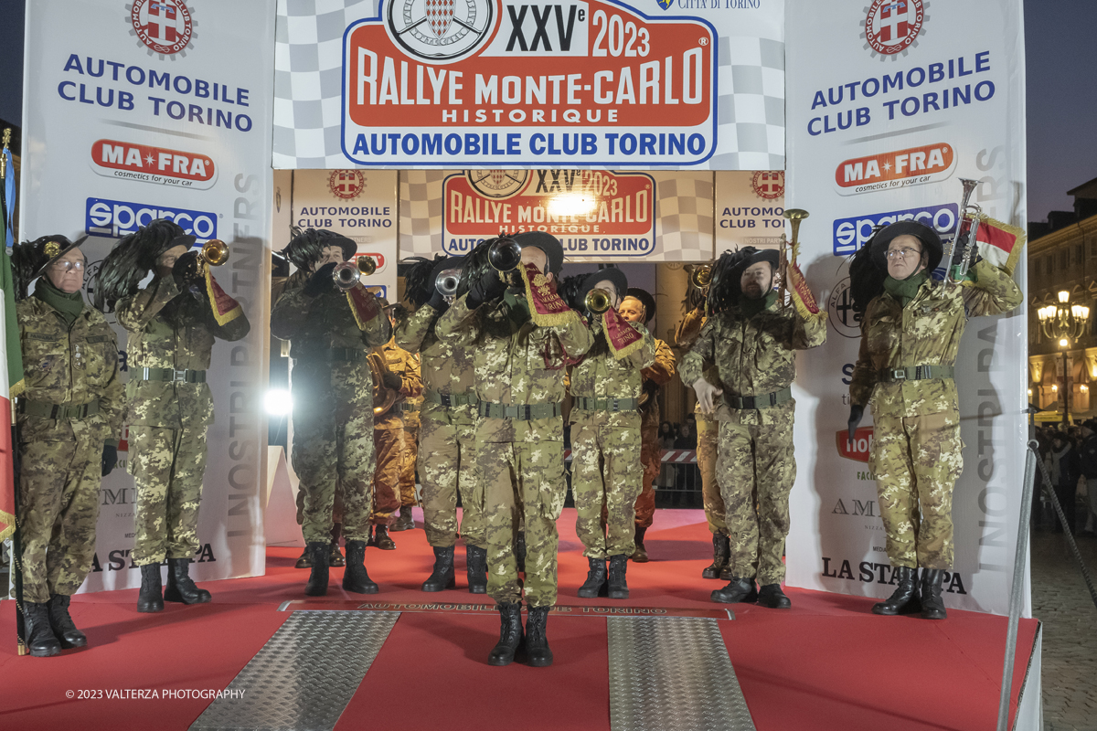 _DSF0548.jpg - 26/01/2023. Torino. Dopo  sette anni, torna a Torino il Rally Storico di Montecarlo, la rievocazione storica del rally su strada piÃ¹ antico del mondo, riservata alle vetture dâ€™epoca che hanno partecipato ad almeno un Rally Automobile Monte-Carlo entro il 1983. Nella foto l'esibizione della fanfara dei Bersaglieri prima della partenza della corsa