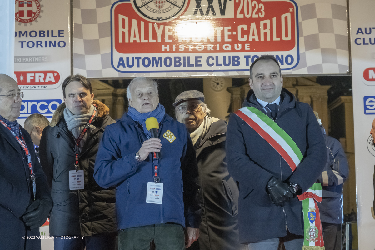 _DSF0635.jpg - 26/01/2023. Torino. Dopo  sette anni, torna a Torino il Rally Storico di Montecarlo, la rievocazione storica del rally su strada piÃ¹ antico del mondo, riservata alle vetture dâ€™epoca che hanno partecipato ad almeno un Rally Automobile Monte-Carlo entro il 1983. Nella foto il Sindaco di Torino Stefano Lo Russo con il Presidente dell'ACi Sticchi Damiani Angelo ed altri rappresentanti delle istituzioni apre la manifestazione