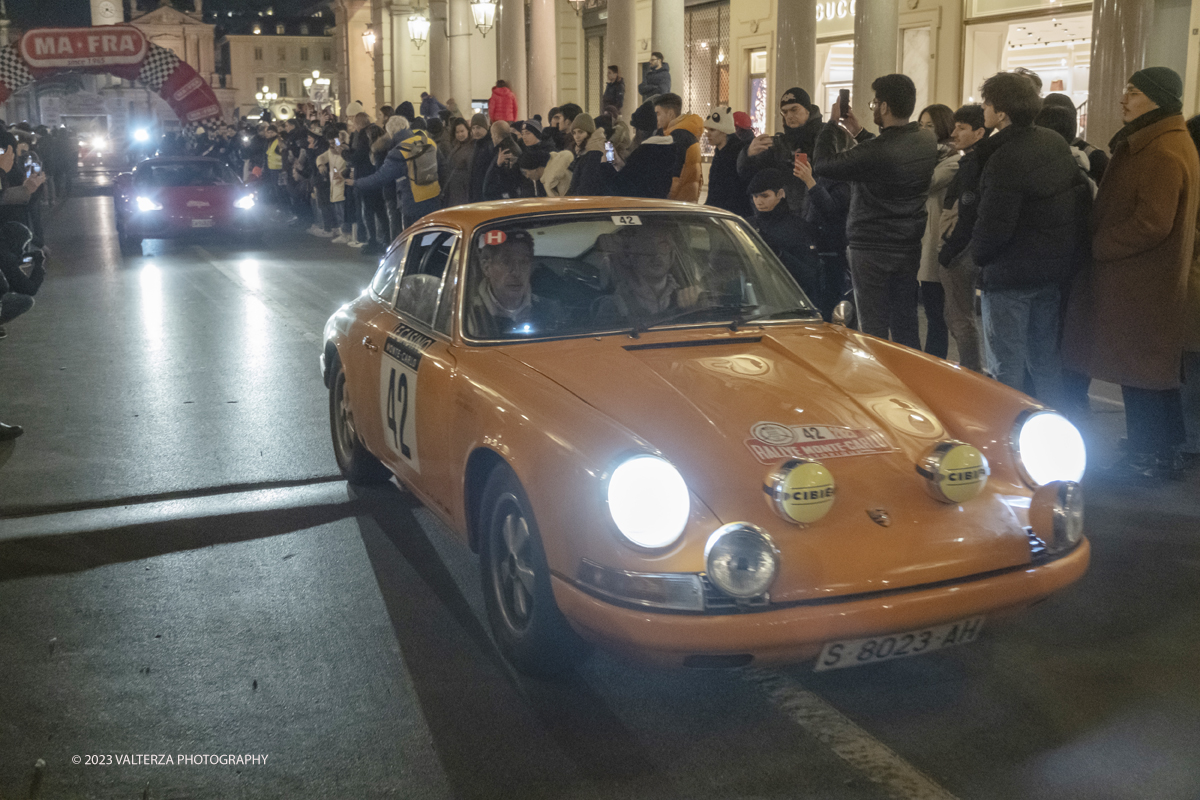 _DSF0905.jpg - 26/01/2023. Torino. Dopo  sette anni, torna a Torino il Rally Storico di Montecarlo, la rievocazione storica del rally su strada piÃ¹ antico del mondo, riservata alle vetture dâ€™epoca che hanno partecipato ad almeno un Rally Automobile Monte-Carlo entro il 1983. Nella foto passaggio di vetture della corsa in via Roma a Torino