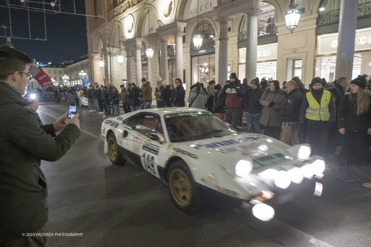 _DSF1145.jpg - 26/01/2023. Torino. Dopo  sette anni, torna a Torino il Rally Storico di Montecarlo, la rievocazione storica del rally su strada piÃ¹ antico del mondo, riservata alle vetture dâ€™epoca che hanno partecipato ad almeno un Rally Automobile Monte-Carlo entro il 1983. Nella foto passaggio di vetture della corsa in via Roma a Torino