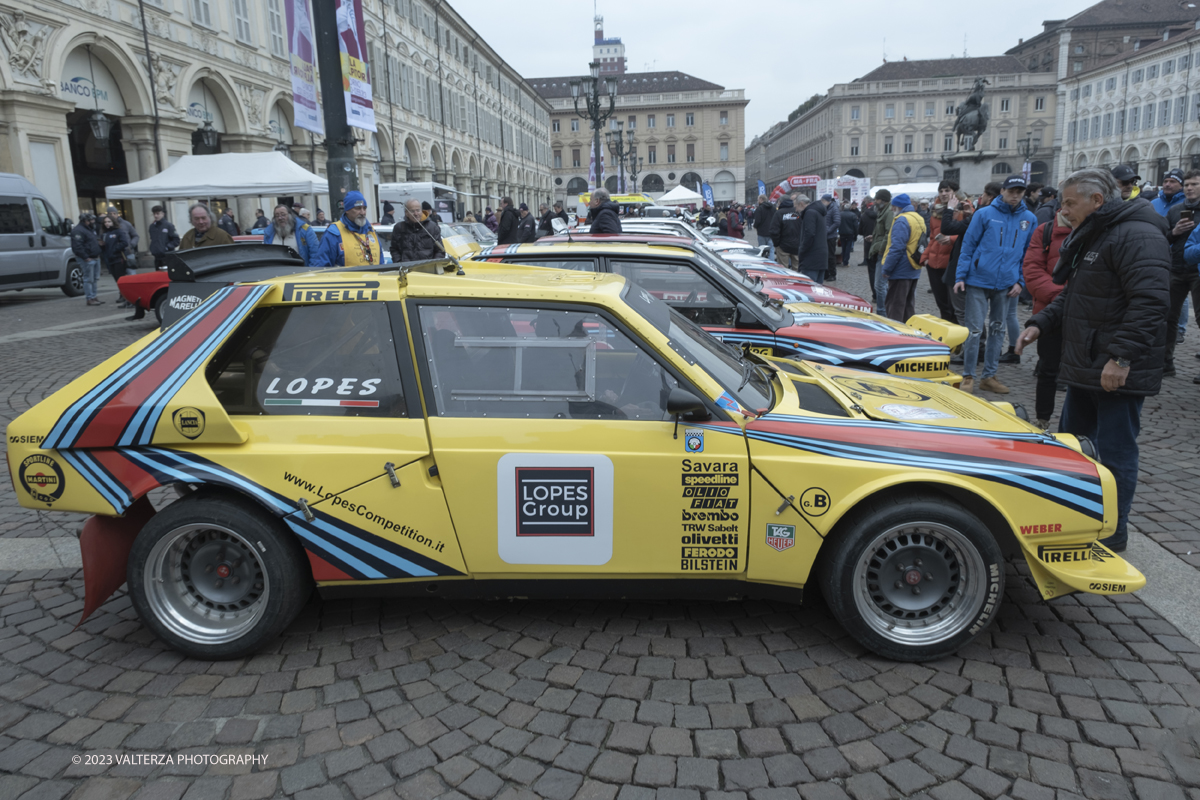 _DSF7227.jpg - 26/01/2023. Torino. Dopo  sette anni, torna a Torino il Rally Storico di Montecarlo, la rievocazione storica del rally su strada piÃ¹ antico del mondo, riservata alle vetture dâ€™epoca che hanno partecipato ad almeno un Rally Automobile Monte-Carlo entro il 1983. Nella foto le vetture che accopagneranno le vetture in corsa da Torino a Montecarlo . Ogni vettura in competizione sarÃ  seguita da un'altra vettura di accompagnamento.