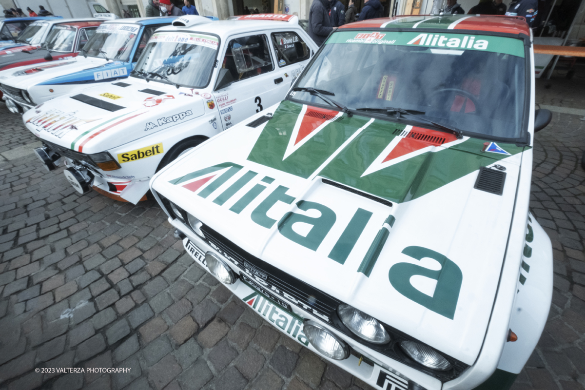 _DSF7394.jpg - 26/01/2023. Torino. Dopo  sette anni, torna a Torino il Rally Storico di Montecarlo, la rievocazione storica del rally su strada piÃ¹ antico del mondo, riservata alle vetture dâ€™epoca che hanno partecipato ad almeno un Rally Automobile Monte-Carlo entro il 1983. Nella foto le vetture che accopagneranno le vetture in corsa da Torino a Montecarlo . Ogni vettura in competizione sarÃ  seguita da un'altra vettura di accompagnamento.