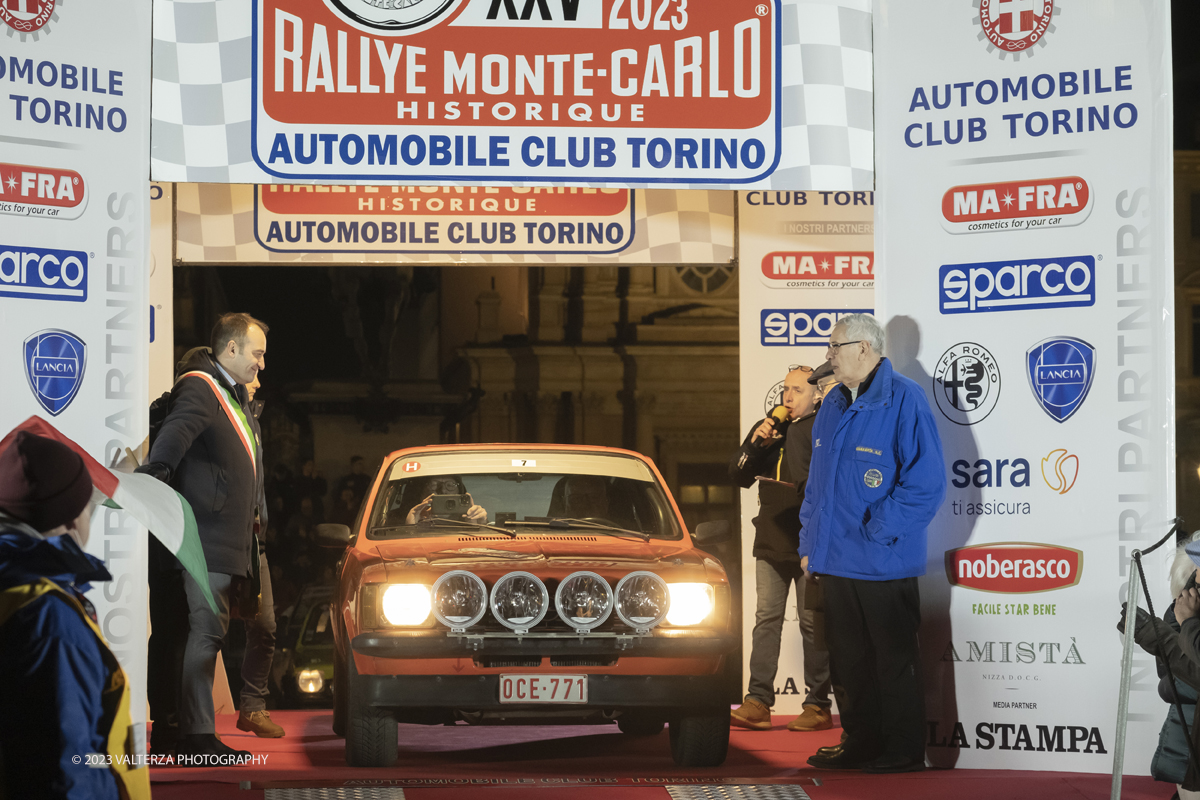 _DSF7786.jpg - 26/01/2023. Torino. Dopo  sette anni, torna a Torino il Rally Storico di Montecarlo, la rievocazione storica del rally su strada piÃ¹ antico del mondo, riservata alle vetture dâ€™epoca che hanno partecipato ad almeno un Rally Automobile Monte-Carlo entro il 1983. Nella foto partenza della vettura N.7 Opel Kadett Gte del 1977 equipaggio belga