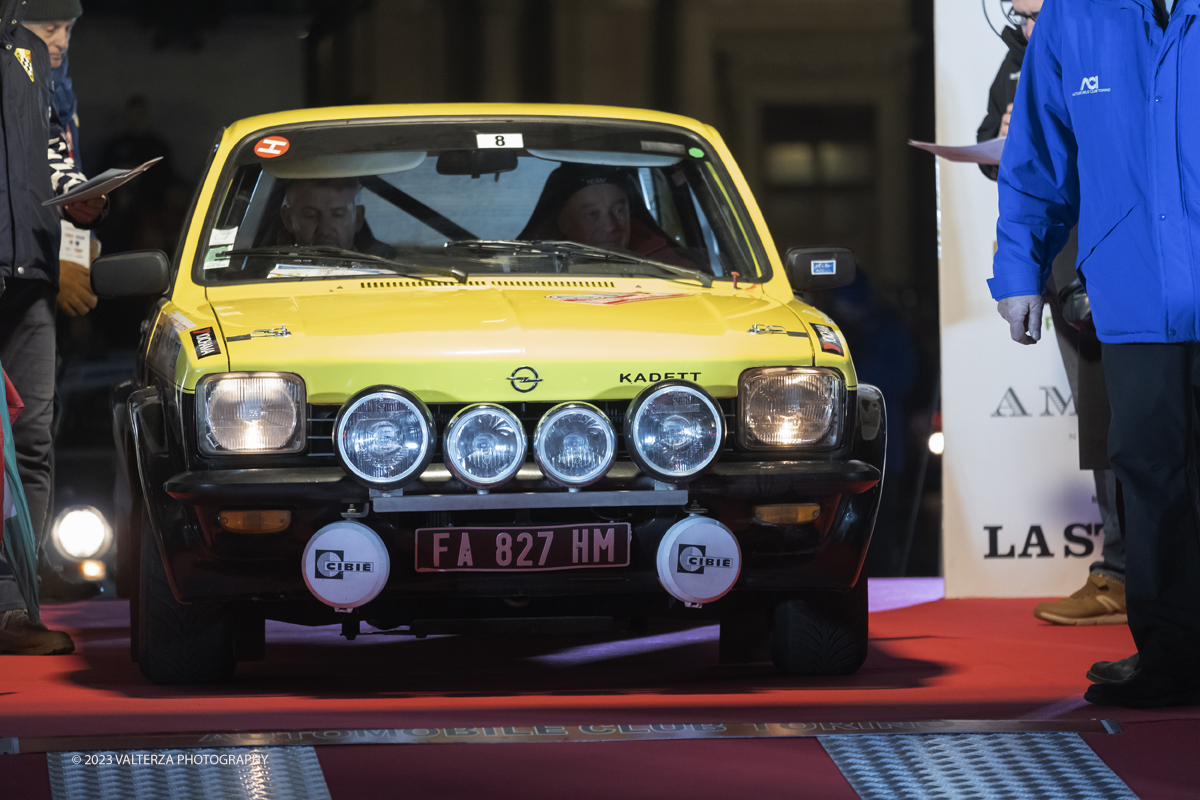 _DSF7794.jpg - 26/01/2023. Torino. Dopo  sette anni, torna a Torino il Rally Storico di Montecarlo, la rievocazione storica del rally su strada piÃ¹ antico del mondo, riservata alle vetture dâ€™epoca che hanno partecipato ad almeno un Rally Automobile Monte-Carlo entro il 1983. Nella foto partenza della vettura N.8 Opel Kadett GTE del 1977 equipaggio francese