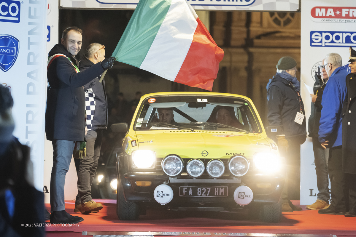 _DSF7797.jpg - 26/01/2023. Torino. Dopo  sette anni, torna a Torino il Rally Storico di Montecarlo, la rievocazione storica del rally su strada piÃ¹ antico del mondo, riservata alle vetture dâ€™epoca che hanno partecipato ad almeno un Rally Automobile Monte-Carlo entro il 1983. Nella foto partenza della vettura N.8 Opel Kadett GTE del 1977 equipaggio francese