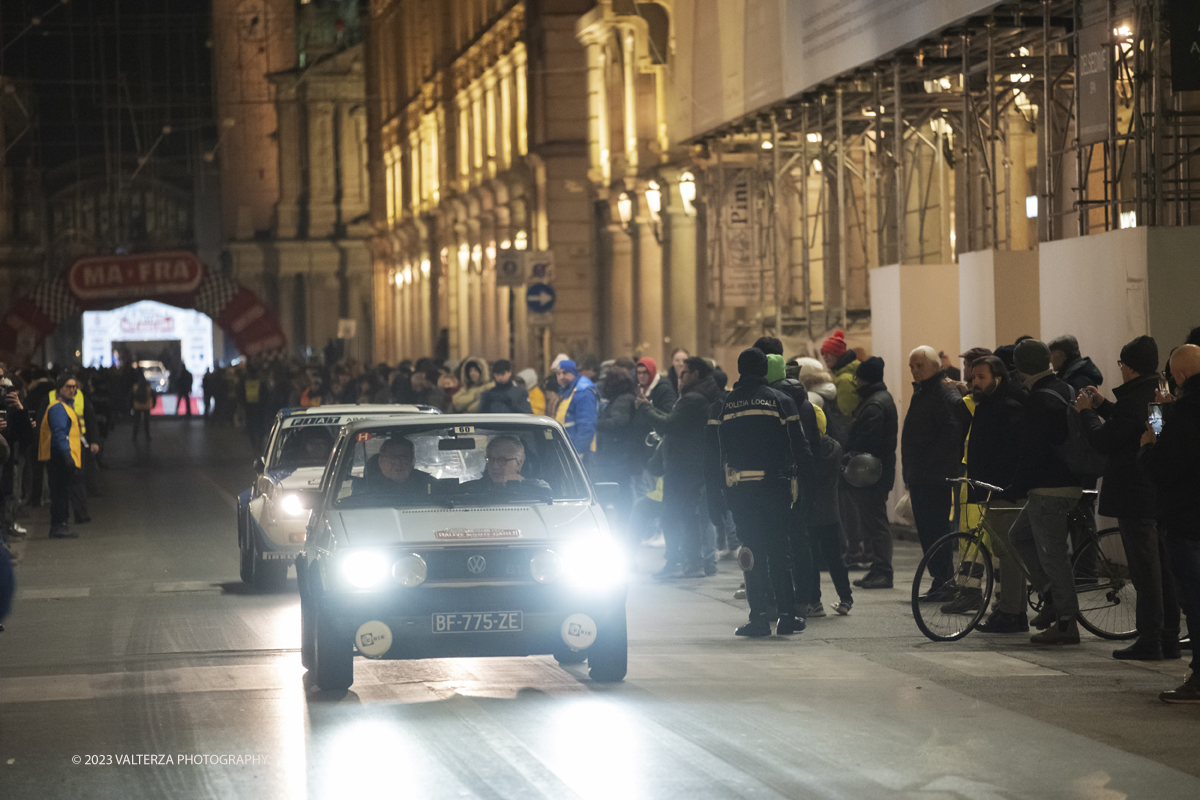 _DSF8030.jpg - 26/01/2023. Torino. Dopo  sette anni, torna a Torino il Rally Storico di Montecarlo, la rievocazione storica del rally su strada piÃ¹ antico del mondo, riservata alle vetture dâ€™epoca che hanno partecipato ad almeno un Rally Automobile Monte-Carlo entro il 1983. Nella foto passaggio di vetture della corsa in via Roma a Torino