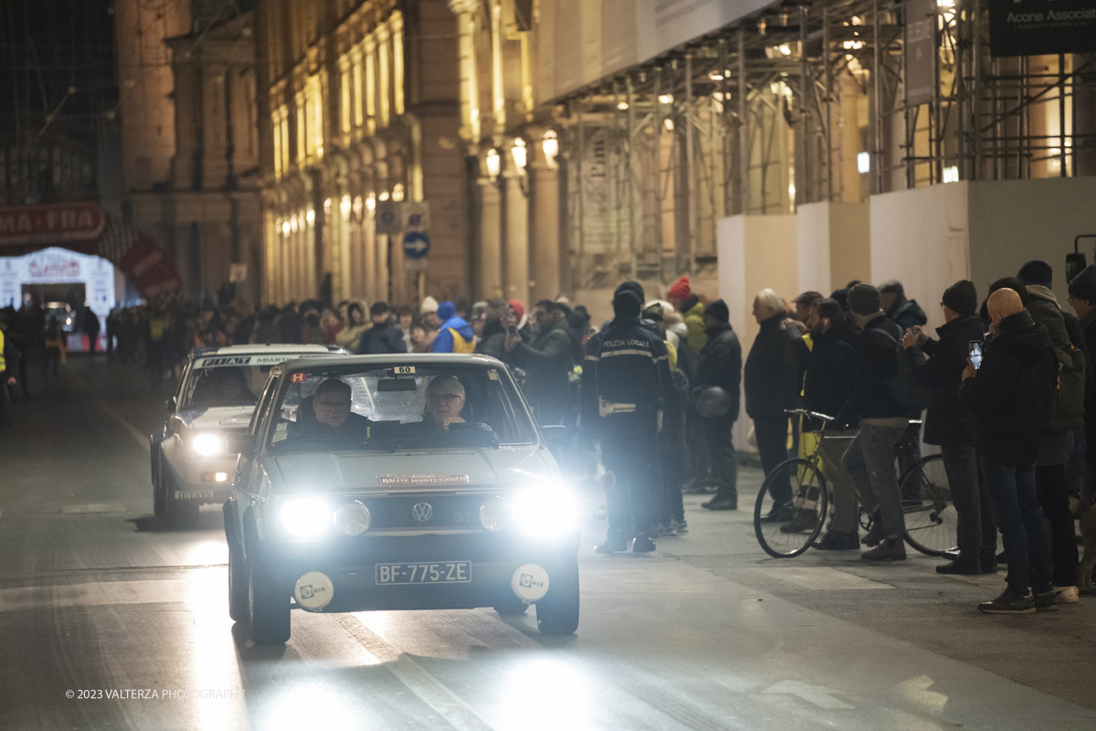 _DSF8036.jpg - 26/01/2023. Torino. Dopo  sette anni, torna a Torino il Rally Storico di Montecarlo, la rievocazione storica del rally su strada piÃ¹ antico del mondo, riservata alle vetture dâ€™epoca che hanno partecipato ad almeno un Rally Automobile Monte-Carlo entro il 1983. Nella foto passaggio di vetture della corsa in via Roma a Torino