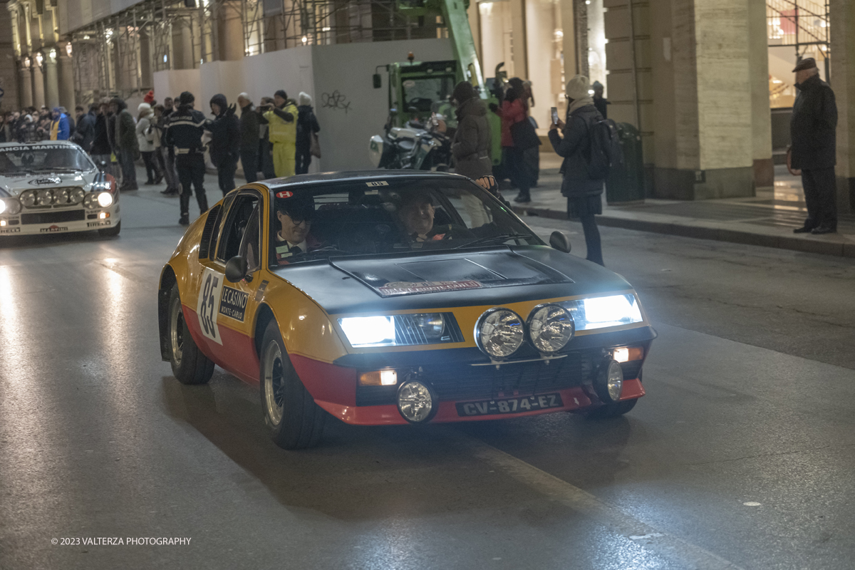 _DSF8538.jpg - 26/01/2023. Torino. Dopo  sette anni, torna a Torino il Rally Storico di Montecarlo, la rievocazione storica del rally su strada piÃ¹ antico del mondo, riservata alle vetture dâ€™epoca che hanno partecipato ad almeno un Rally Automobile Monte-Carlo entro il 1983. Nella foto passaggio di vetture della corsa in via Roma a Torino