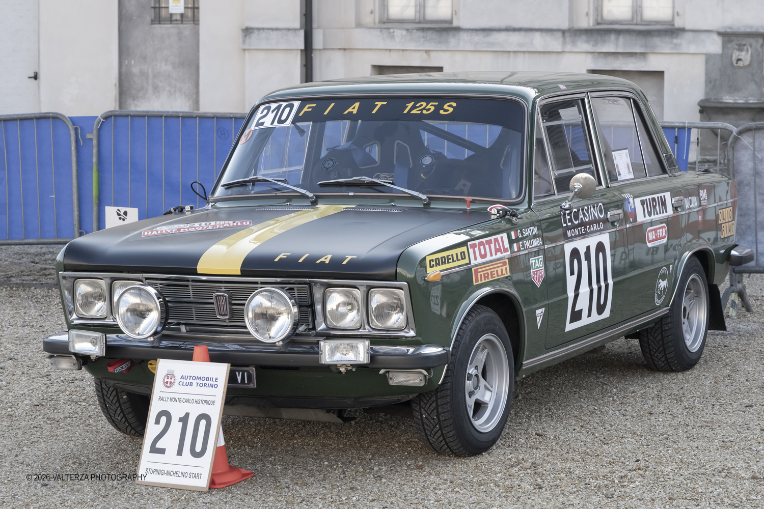 DSCF0223.jpg - La 28Âª edizione del Rallye Monte-Carlo Historique si svolge fino al 7 febbraio 2026 , ad eccezione della cittÃ  scozzese di  John O'Groats le varie cittÃ  di partenza hanno dato il via alla gara domenica 1 febbraio 2026. Tra queste anche Torino, la partenza Ã¨ avvenuta dalla Palazzina di caccia di Stupingi dove le vetture in gara hanno prima sostato in mostra nel parco partenze antistante la Palazzina. Nella foto FIAT 125 S 1971