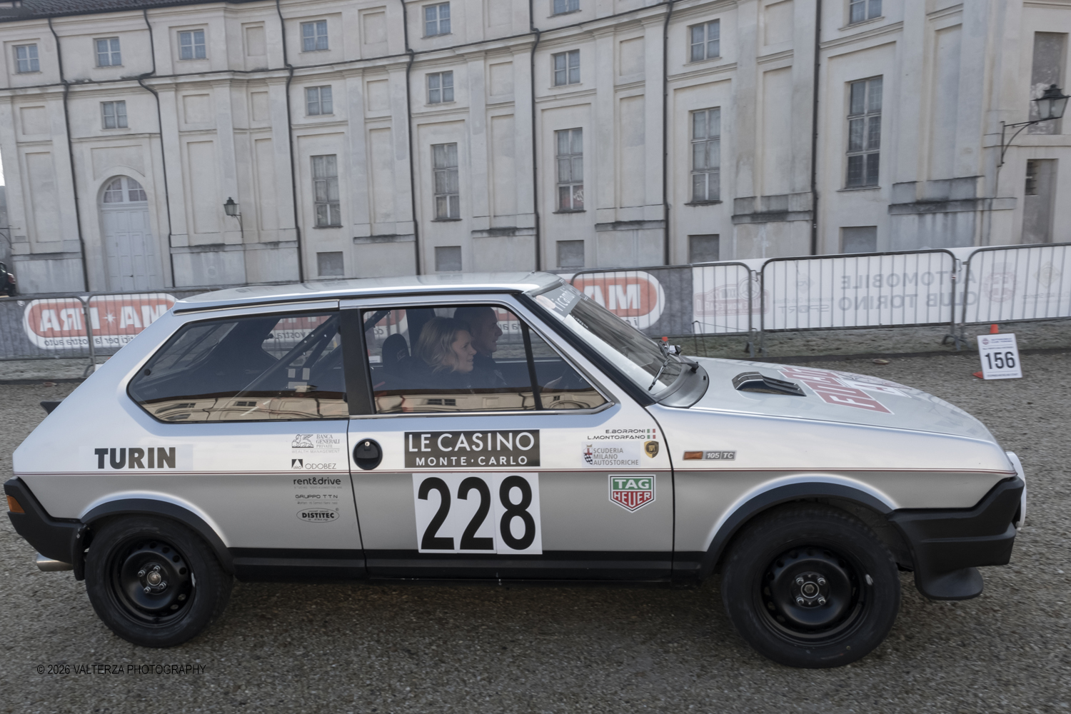 DSCF0252.jpg - La 28Âª edizione del Rallye Monte-Carlo Historique si svolge fino al 7 febbraio 2026 , ad eccezione della cittÃ  scozzese di  John O'Groats le varie cittÃ  di partenza hanno dato il via alla gara domenica 1 febbraio 2026. Tra queste anche Torino, la partenza Ã¨ avvenuta dalla Palazzina di caccia di Stupingi dove le vetture in gara hanno prima sostato in mostra nel parco partenze antistante la Palazzina. Nella foto fiat Ritmo 105 TC 1981