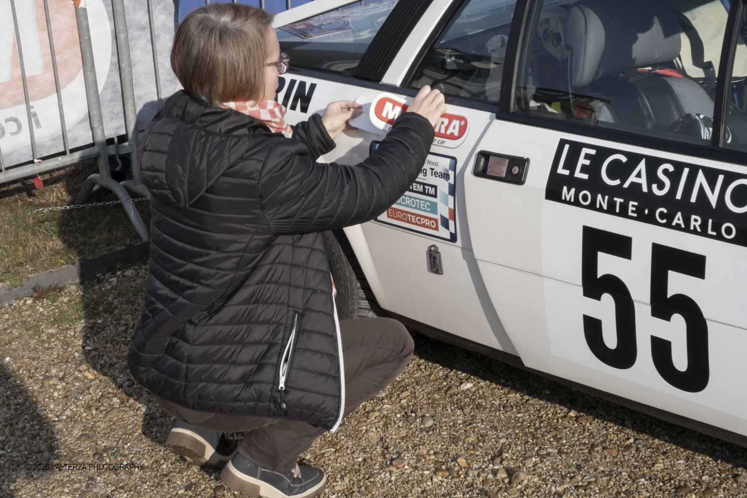 DSCF0329.jpg - La 28Âª edizione del Rallye Monte-Carlo Historique si svolge fino al 7 febbraio 2026 , ad eccezione della cittÃ  scozzese di  John O'Groats le varie cittÃ  di partenza hanno dato il via alla gara domenica 1 febbraio 2026. Tra queste anche Torino, la partenza Ã¨ avvenuta dalla Palazzina di caccia di Stupingi dove le vetture in gara hanno prima sostato in mostra nel parco partenze antistante la Palazzina. Nella foto ultimi ritocchi prima di partire