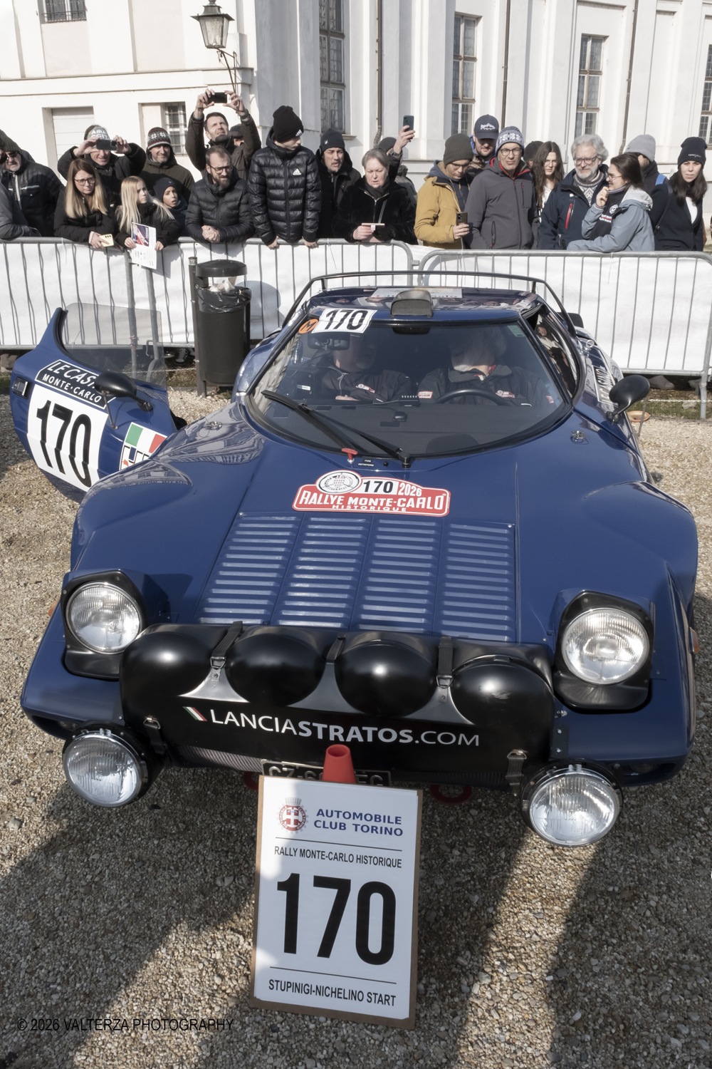 DSCF0474.jpg - La 28Âª edizione del Rallye Monte-Carlo Historique si svolge fino al 7 febbraio 2026 , ad eccezione della cittÃ  scozzese di  John O'Groats le varie cittÃ  di partenza hanno dato il via alla gara domenica 1 febbraio 2026. Tra queste anche Torino, la partenza Ã¨ avvenuta dalla Palazzina di caccia di Stupingi dove le vetture in gara hanno prima sostato in mostra nel parco partenze antistante la Palazzina. Nella foto Lancia Stratos 1976