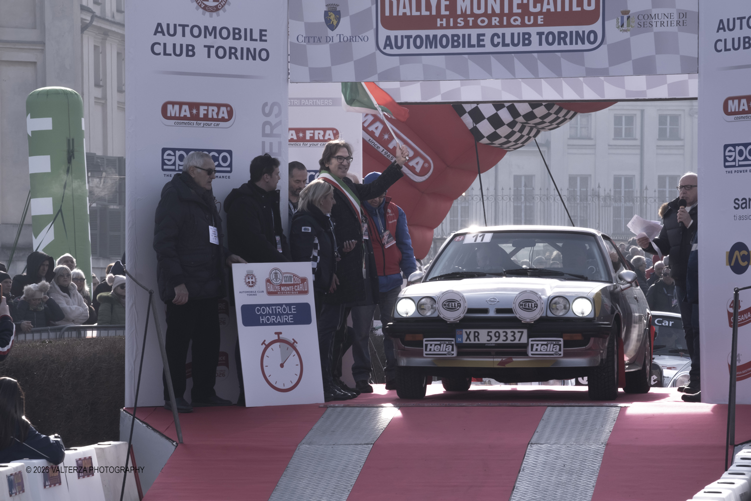 _DSF3728.jpg - La 28Âª edizione del Rallye Monte-Carlo Historique si svolge fino al 7 febbraio 2026 , ad eccezione della cittÃ  scozzese di  John O'Groats le varie cittÃ  di partenza hanno dato il via alla gara domenica 1 febbraio 2026. Tra queste anche Torino, la partenza Ã¨ avvenuta dalla Palazzina di caccia di Stupingi dove le vetture in gara hanno prima sostato in mostra nel parco partenze antistante la Palazzina. Nella foto vettura alla partenza Opel Manta GTE 1982
