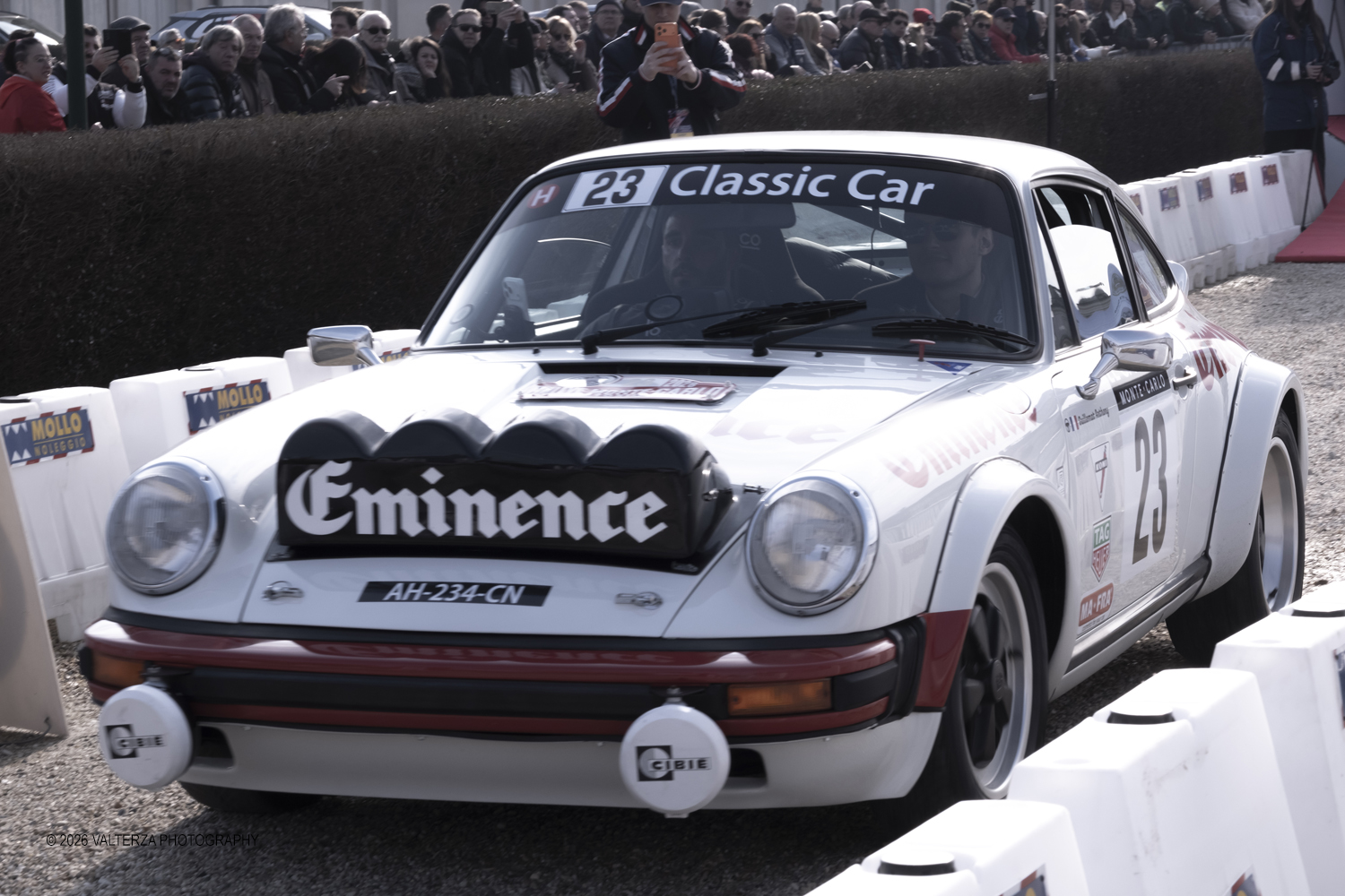 _DSF3799.jpg - La 28Âª edizione del Rallye Monte-Carlo Historique si svolge fino al 7 febbraio 2026 , ad eccezione della cittÃ  scozzese di  John O'Groats le varie cittÃ  di partenza hanno dato il via alla gara domenica 1 febbraio 2026. Tra queste anche Torino, la partenza Ã¨ avvenuta dalla Palazzina di caccia di Stupingi dove le vetture in gara hanno prima sostato in mostra nel parco partenze antistante la Palazzina. Nella foto vettura alla partenza Porsche 1911 SC 1981